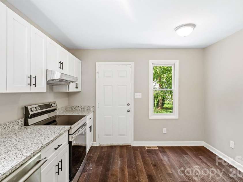 5516 Ilford Street, Charlotte, NC 28215.  MLS# CAR4393005, YatesRealty ID 30934. 