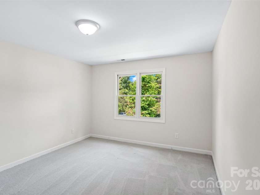 5516 Ilford Street, Charlotte, NC 28215.  MLS# CAR4393005, YatesRealty ID 30934. 
