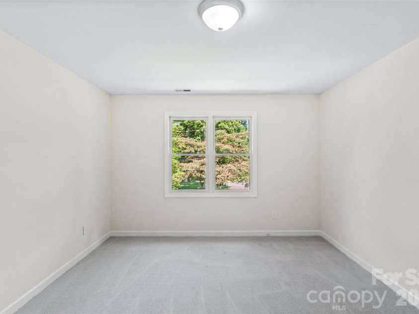 5516 Ilford Street, Charlotte, NC 28215.  MLS# CAR4393005, YatesRealty ID 30934. 