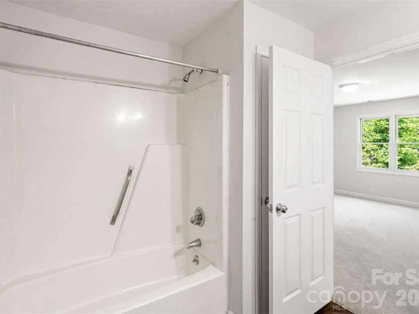 5516 Ilford Street, Charlotte, NC 28215.  MLS# CAR4393005, YatesRealty ID 30934. 