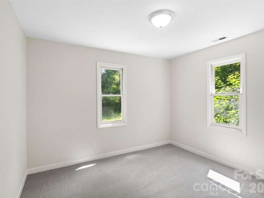 5516 Ilford Street, Charlotte, NC 28215.  MLS# CAR4393005, YatesRealty ID 30934. 