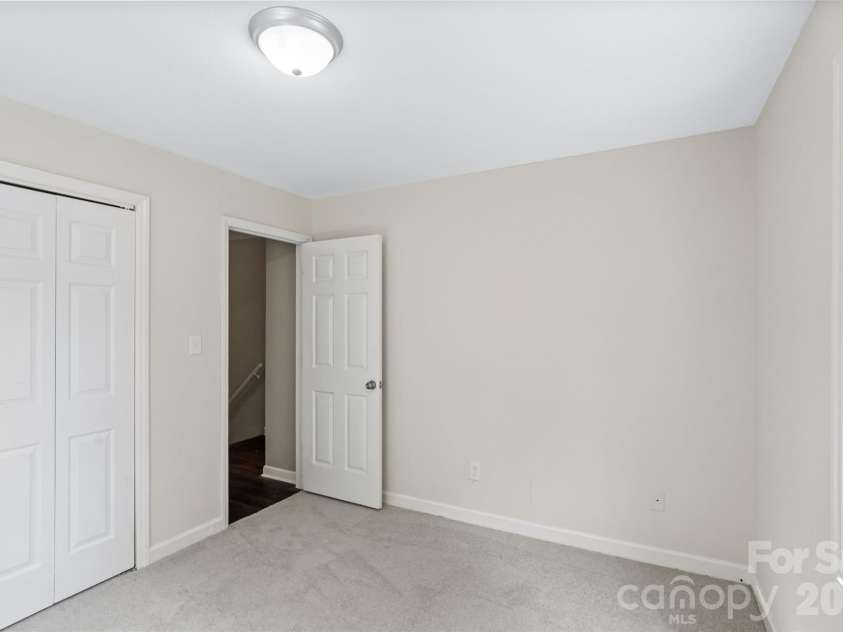 5516 Ilford Street, Charlotte, NC 28215.  MLS# CAR4393005, YatesRealty ID 30934. 