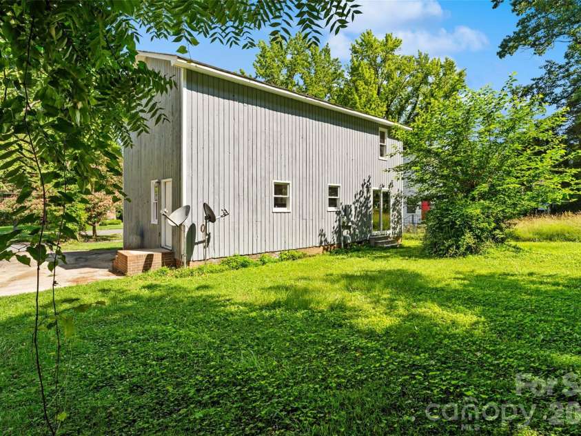 5516 Ilford Street, Charlotte, NC 28215.  MLS# CAR4393005, YatesRealty ID 30934. 