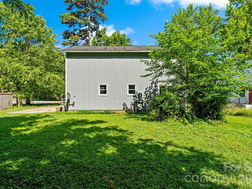 5516 Ilford Street, Charlotte, NC 28215.  MLS# CAR4393005, YatesRealty ID 30934. 