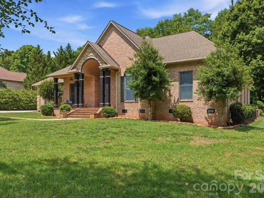 1705 29th Avenue Place, Hickory, NC 28601.  MLS# CAR4387555, YatesRealty ID 30935. 