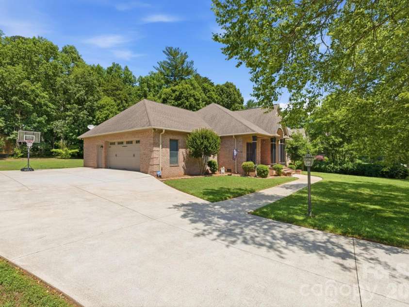 1705 29th Avenue Place, Hickory, NC 28601.  MLS# CAR4387555, YatesRealty ID 30935. 