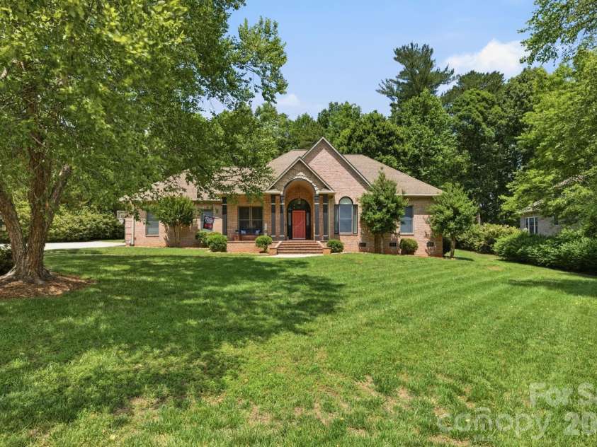 1705 29th Avenue Place, Hickory, NC 28601.  MLS# CAR4387555, YatesRealty ID 30935. Expansive yard