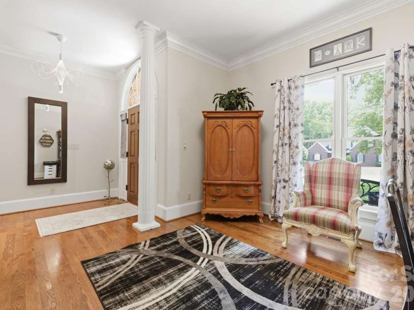 1705 29th Avenue Place, Hickory, NC 28601.  MLS# CAR4387555, YatesRealty ID 30935. Large windows overlook front yard