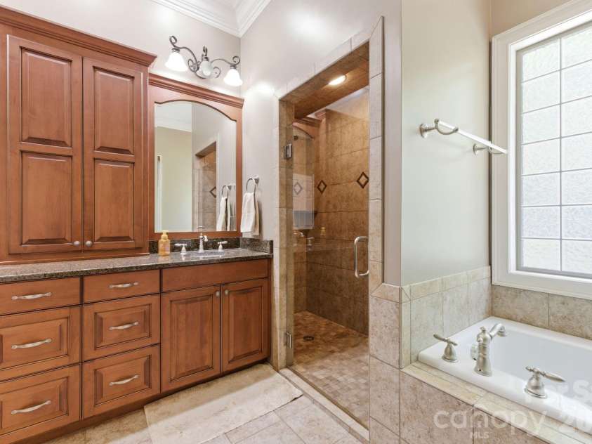1705 29th Avenue Place, Hickory, NC 28601.  MLS# CAR4387555, YatesRealty ID 30935. Primary bath