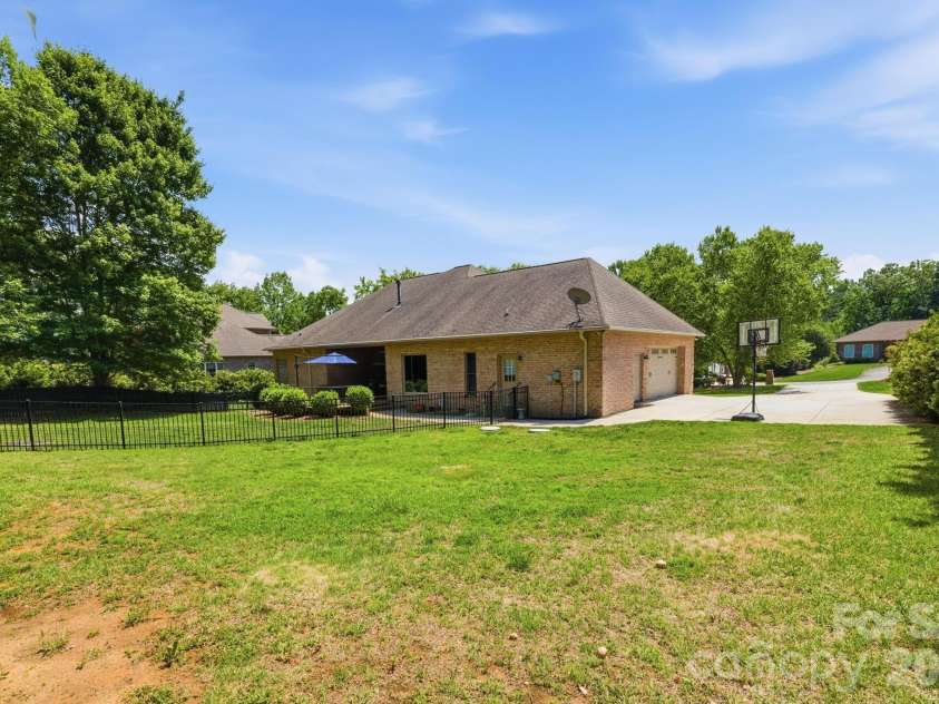 1705 29th Avenue Place, Hickory, NC 28601.  MLS# CAR4387555, YatesRealty ID 30935. Spacious back yard with fenced area