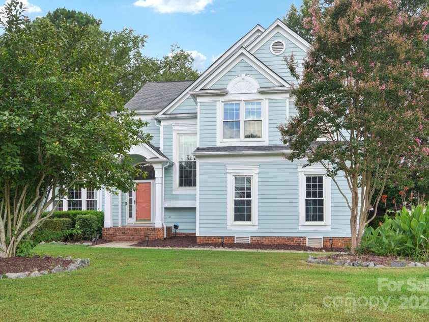 4711 Brownes Ferry Road, Charlotte, NC 28269.  MLS# CAR4288809, YatesRealty ID 30935. 