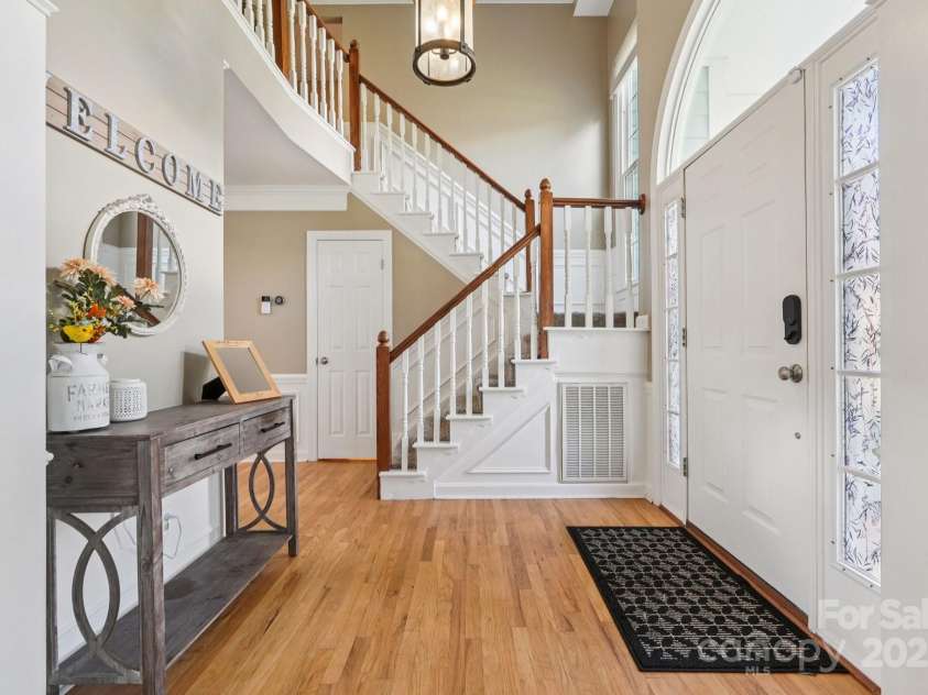 4711 Brownes Ferry Road, Charlotte, NC 28269.  MLS# CAR4288809, YatesRealty ID 30935. 