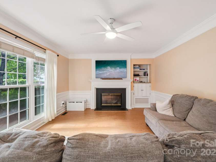 4711 Brownes Ferry Road, Charlotte, NC 28269.  MLS# CAR4288809, YatesRealty ID 30935. 