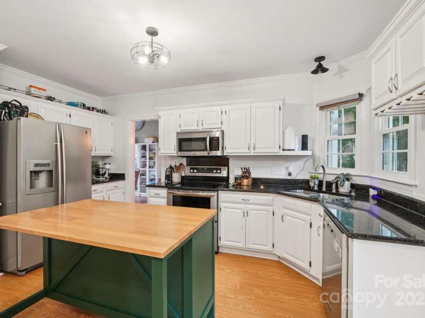 4711 Brownes Ferry Road, Charlotte, NC 28269.  MLS# CAR4288809, YatesRealty ID 30935. 