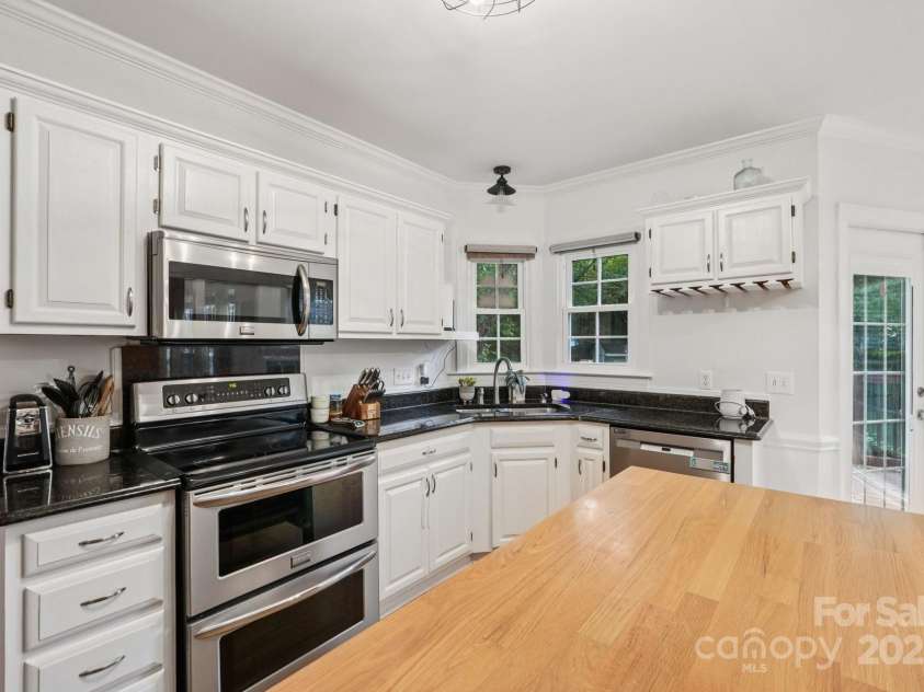 4711 Brownes Ferry Road, Charlotte, NC 28269.  MLS# CAR4288809, YatesRealty ID 30935. 