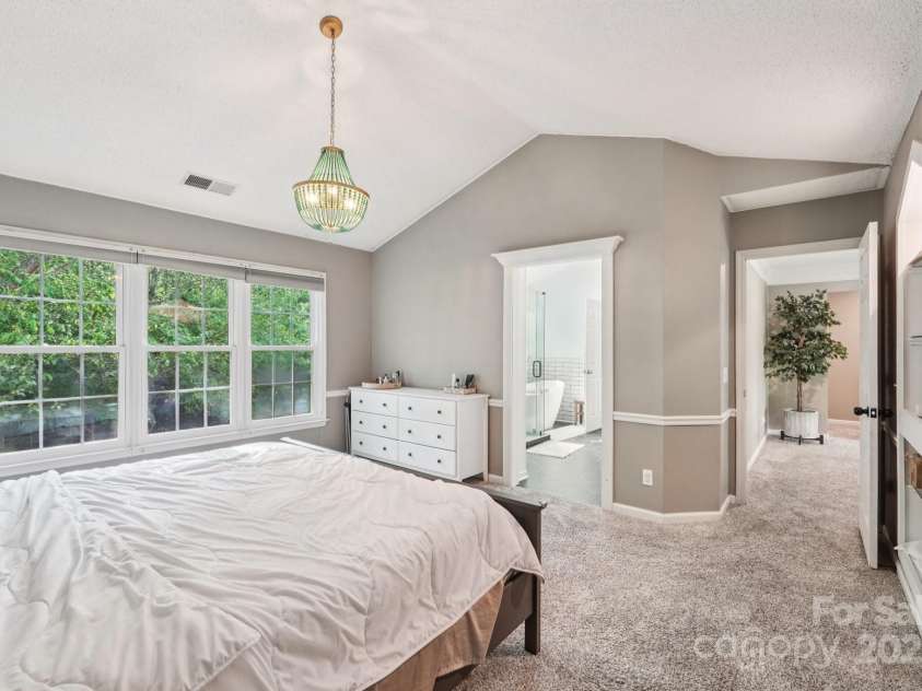 4711 Brownes Ferry Road, Charlotte, NC 28269.  MLS# CAR4288809, YatesRealty ID 30935. 