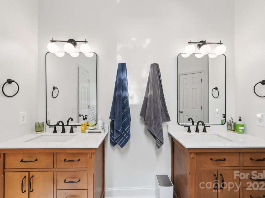 4711 Brownes Ferry Road, Charlotte, NC 28269.  MLS# CAR4288809, YatesRealty ID 30935. 