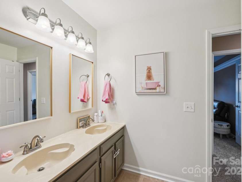 4711 Brownes Ferry Road, Charlotte, NC 28269.  MLS# CAR4288809, YatesRealty ID 30935. 