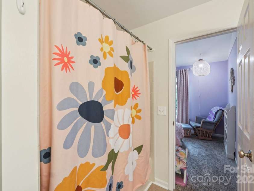 4711 Brownes Ferry Road, Charlotte, NC 28269.  MLS# CAR4288809, YatesRealty ID 30935. 