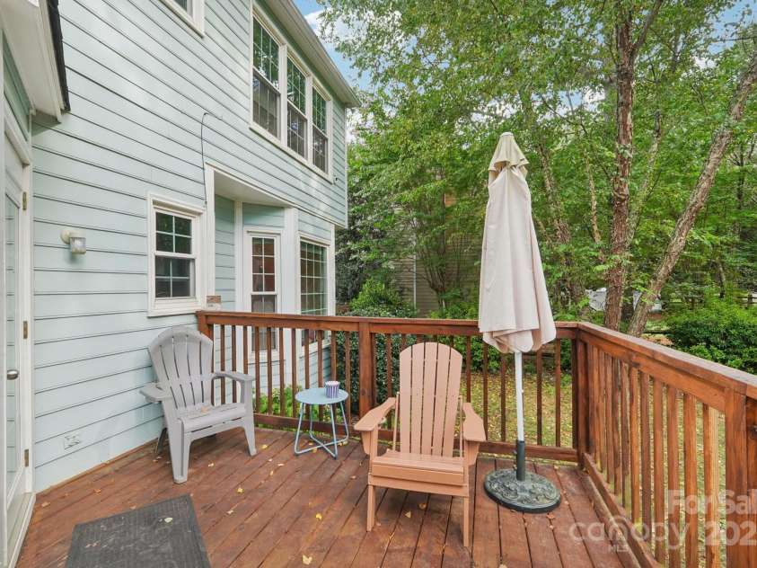 4711 Brownes Ferry Road, Charlotte, NC 28269.  MLS# CAR4288809, YatesRealty ID 30935. 