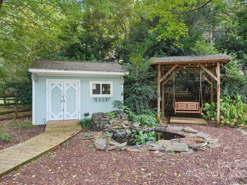 4711 Brownes Ferry Road, Charlotte, NC 28269.  MLS# CAR4288809, YatesRealty ID 30935. 