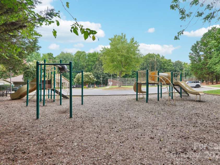 4711 Brownes Ferry Road, Charlotte, NC 28269.  MLS# CAR4288809, YatesRealty ID 30935. 