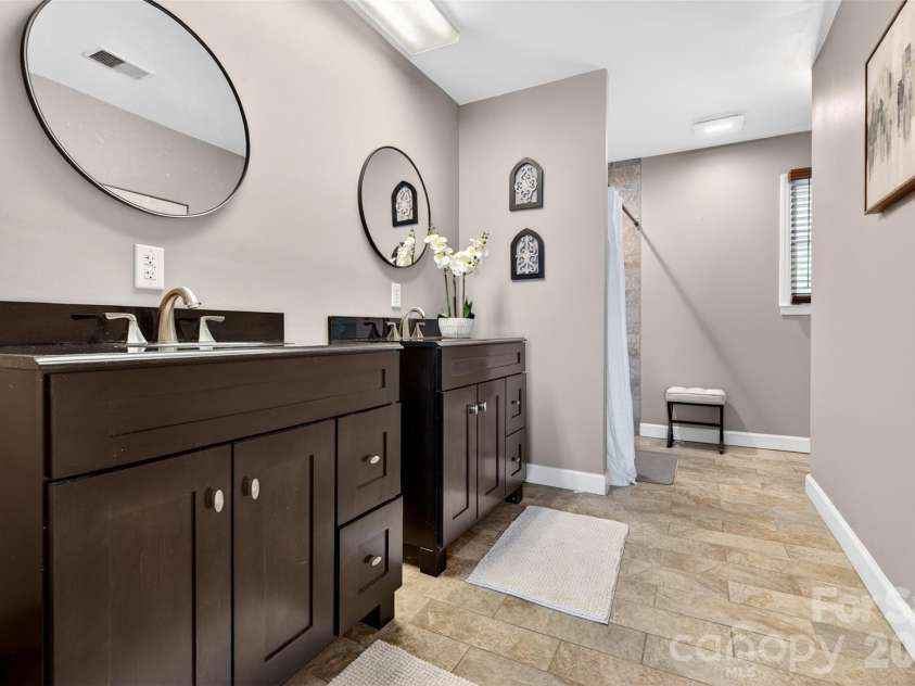 615 Kenway Loop, Mooresville, NC 28117.  MLS# CAR4390564, YatesRealty ID 30936. Full bath second floor
