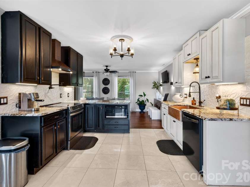615 Kenway Loop, Mooresville, NC 28117.  MLS# CAR4390564, YatesRealty ID 30936. Kitchen