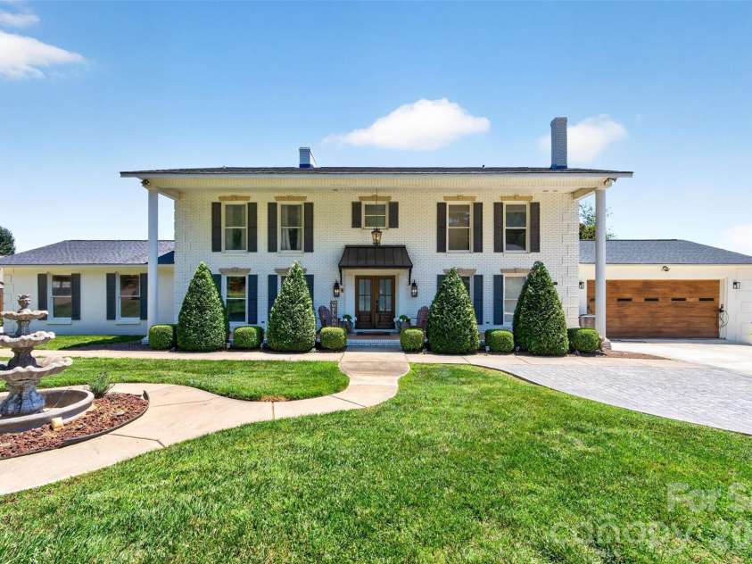 615 Kenway Loop, Mooresville, NC 28117.  MLS# CAR4390564, YatesRealty ID 30936. Main house front