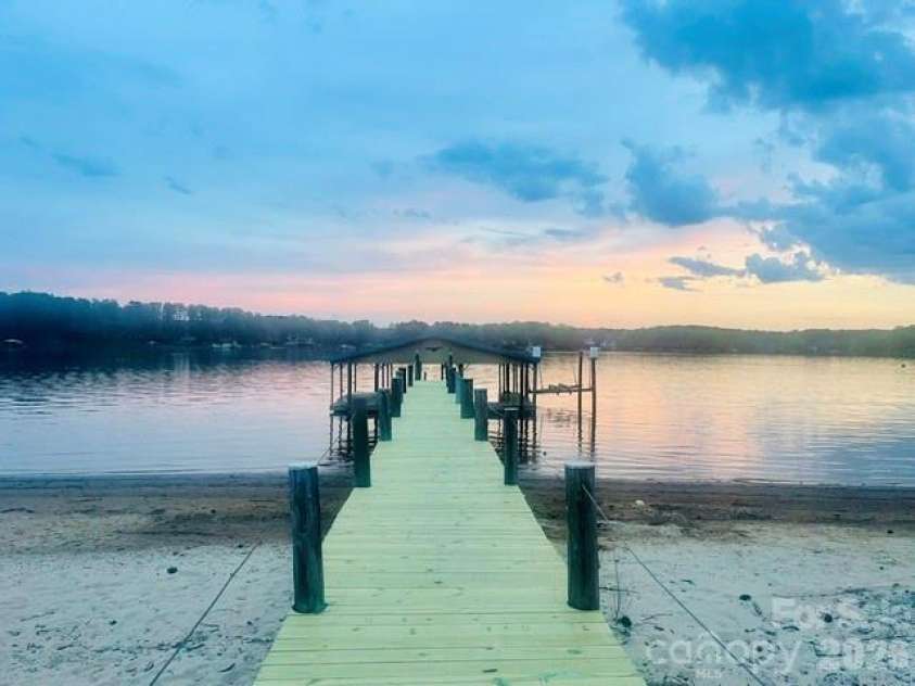 615 Kenway Loop, Mooresville, NC 28117.  MLS# CAR4390564, YatesRealty ID 30936. Twilight view from dock