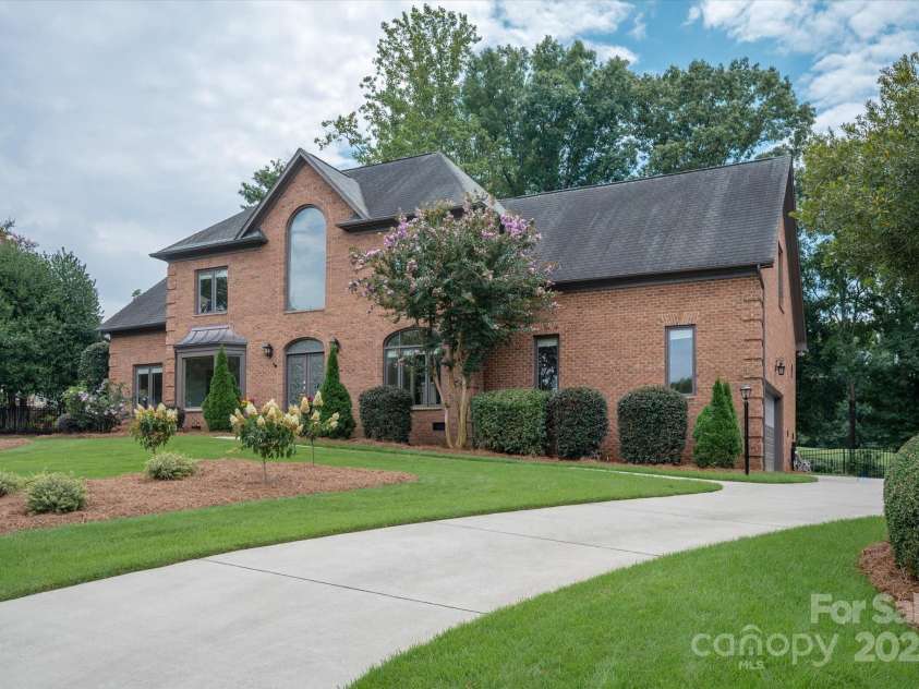 7007 Golden Rain Court, Charlotte, NC 28277.  MLS# CAR4288408, YatesRealty ID 30936. 2-Story, 4-Bed, 4.2-Bath with 2-Car attached garage