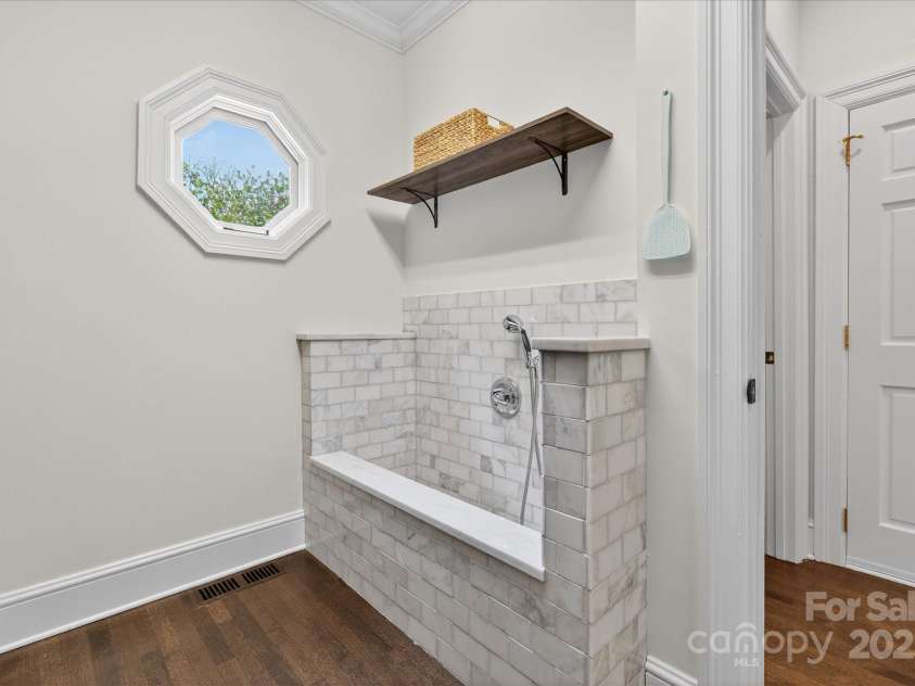7007 Golden Rain Court, Charlotte, NC 28277.  MLS# CAR4288408, YatesRealty ID 30936. Mud Room includes Pet Washing Station for when those little rascals get dirty