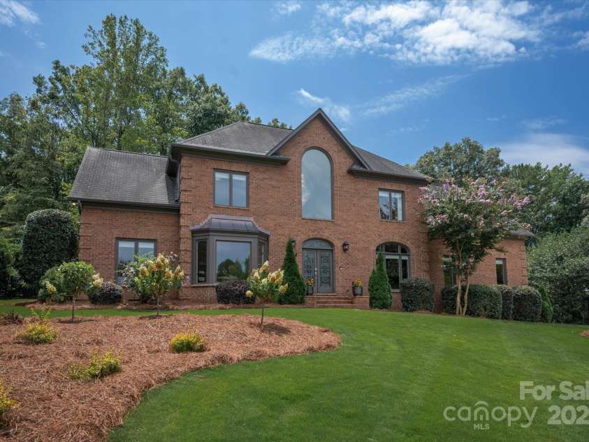 7007 Golden Rain Court, Charlotte, NC 28277.  MLS# CAR4288408, YatesRealty ID 30936. Property is meticulously Landscaped and well positioned towards the end of a Cul de Sac