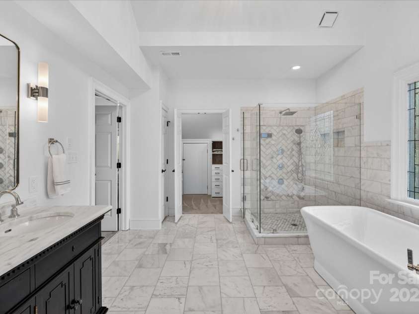 7007 Golden Rain Court, Charlotte, NC 28277.  MLS# CAR4288408, YatesRealty ID 30936. Spacious Bath with all the amenities and walk-in closet