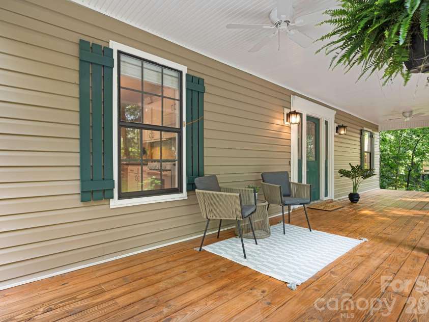 212 Riva Ridge Drive, Fairview, NC 28730.  MLS# CAR4390923, YatesRealty ID 30938. 