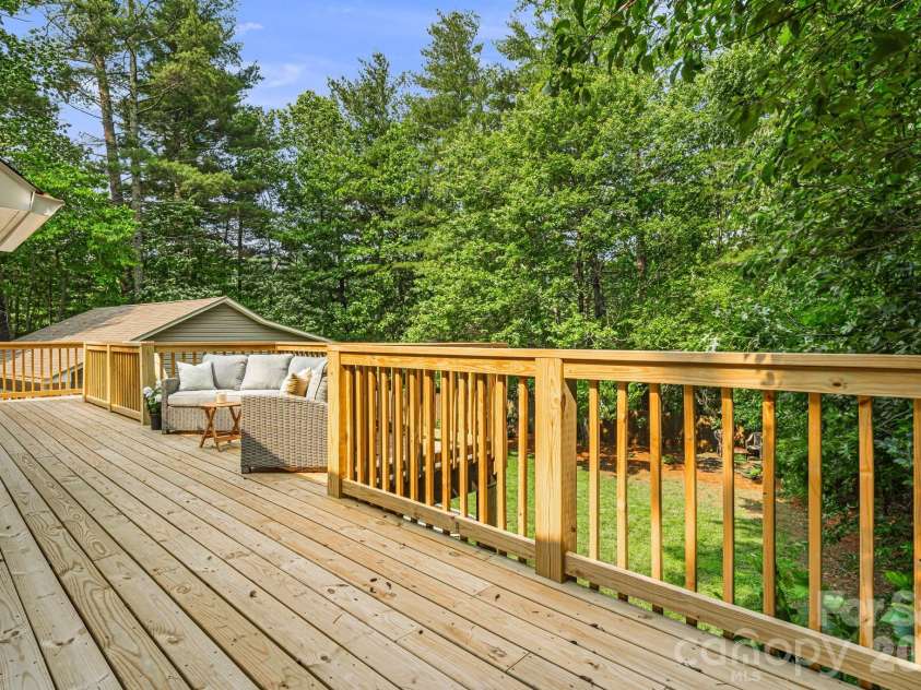 212 Riva Ridge Drive, Fairview, NC 28730.  MLS# CAR4390923, YatesRealty ID 30938. 