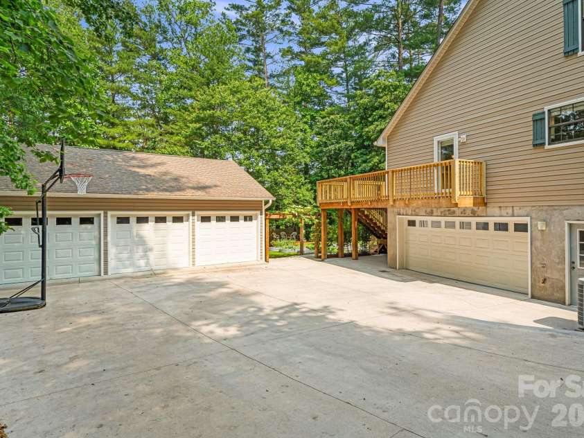 212 Riva Ridge Drive, Fairview, NC 28730.  MLS# CAR4390923, YatesRealty ID 30938. 