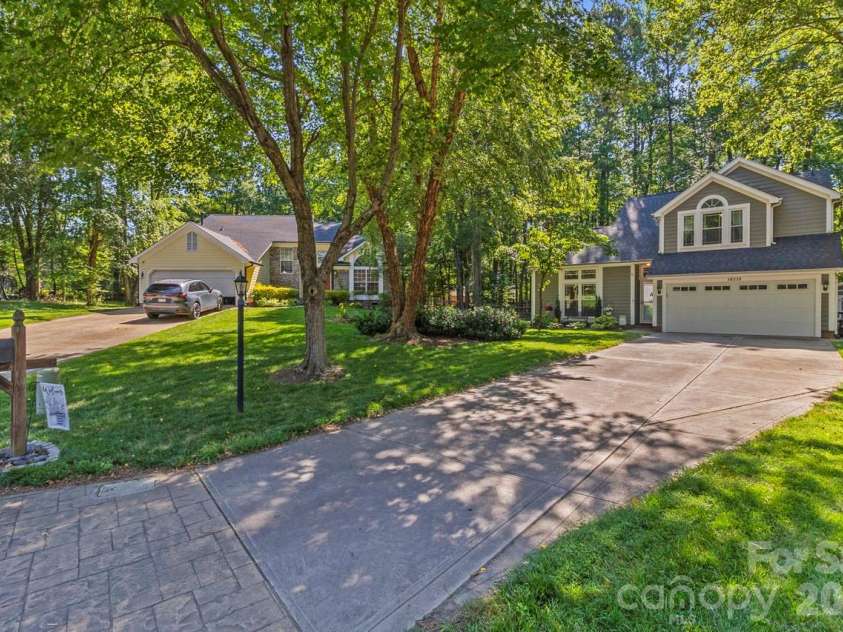 14018 Naworth Lane, Huntersville, NC 28078.  MLS# CAR4381106, YatesRealty ID 30939. 