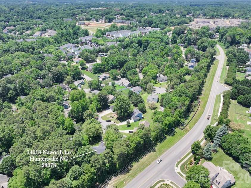 14018 Naworth Lane, Huntersville, NC 28078.  MLS# CAR4381106, YatesRealty ID 30939. Great location with easy access to downtown Huntersville, Veterans Park and I-77.