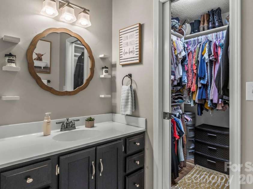 14018 Naworth Lane, Huntersville, NC 28078.  MLS# CAR4381106, YatesRealty ID 30939. Updated Primary Bathroom