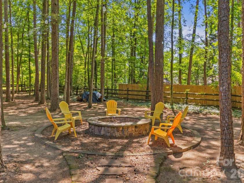14018 Naworth Lane, Huntersville, NC 28078.  MLS# CAR4381106, YatesRealty ID 30939. Who doesn't love a firepit?   S'mores anyone?