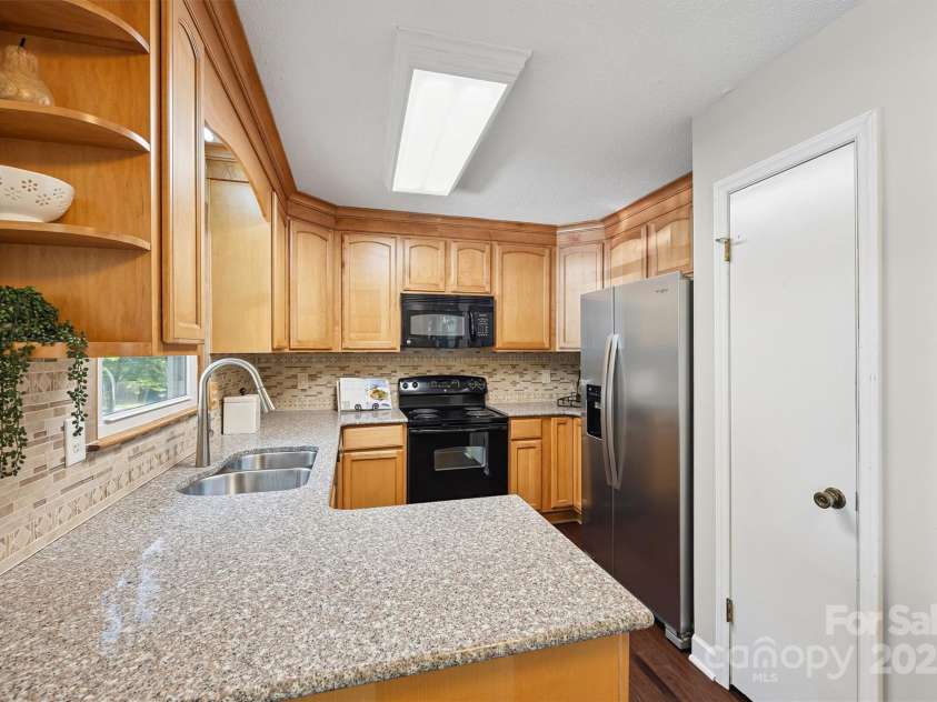 9111 Windjammer Drive, Tega Cay, SC 29708.  MLS# CAR4277508, YatesRealty ID 30939. 