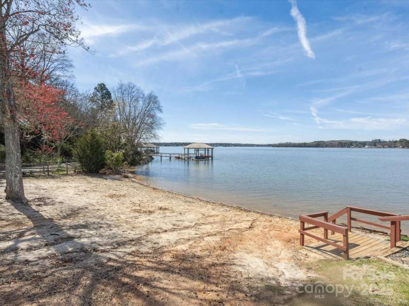 9111 Windjammer Drive, Tega Cay, SC 29708.  MLS# CAR4277508, YatesRealty ID 30939. 