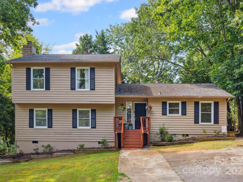 9111 Windjammer Drive, Tega Cay, SC 29708.  MLS# CAR4277508, YatesRealty ID 30939. 