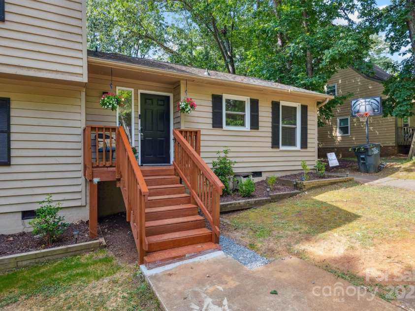 9111 Windjammer Drive, Tega Cay, SC 29708.  MLS# CAR4277508, YatesRealty ID 30939. 