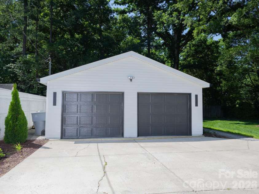 5306 Wales Street, Charlotte, NC 28269.  MLS# CAR4392147, YatesRealty ID 30940. 