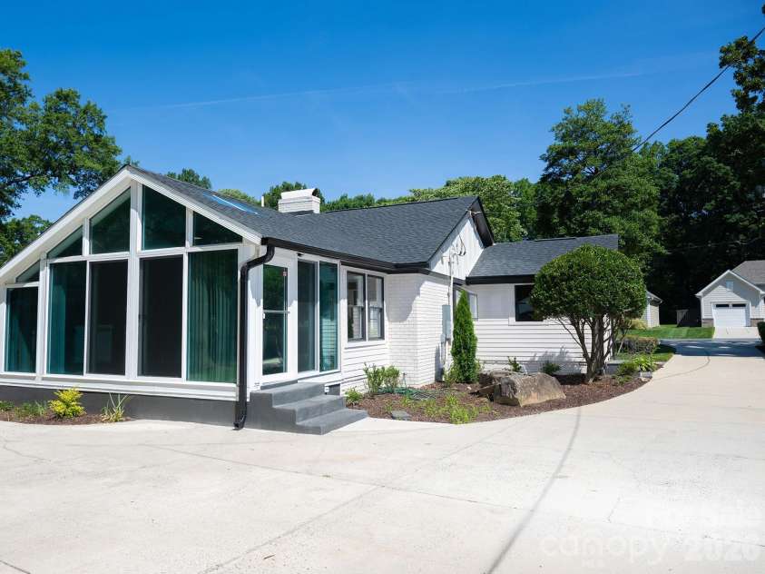 5306 Wales Street, Charlotte, NC 28269.  MLS# CAR4392147, YatesRealty ID 30940. 