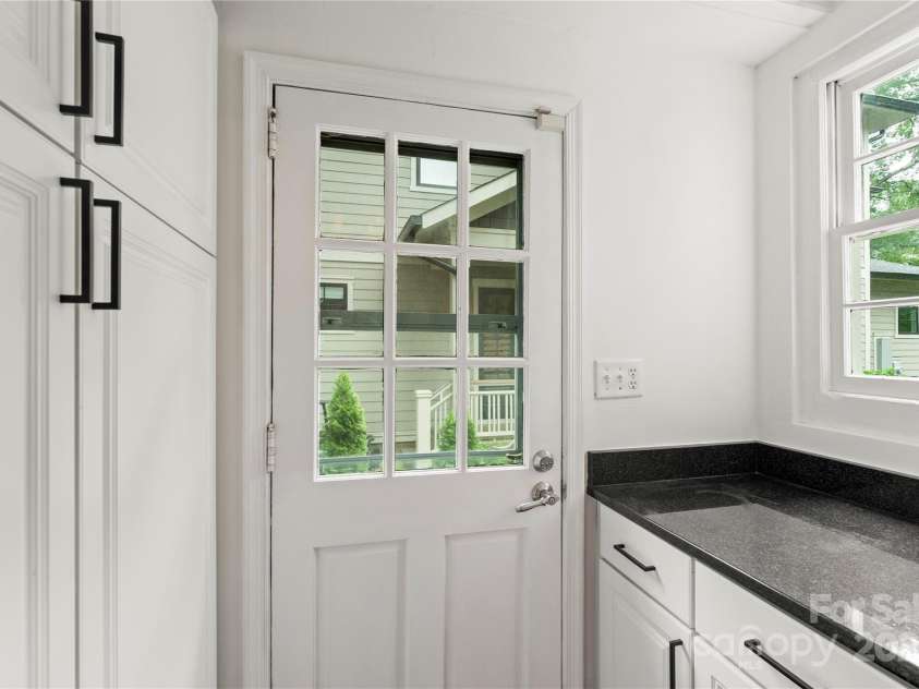 2608 Laburnum Avenue, Charlotte, NC 28205.  MLS# CAR4285959, YatesRealty ID 30941. 