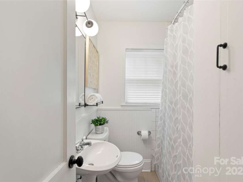 2608 Laburnum Avenue, Charlotte, NC 28205.  MLS# CAR4285959, YatesRealty ID 30941. 