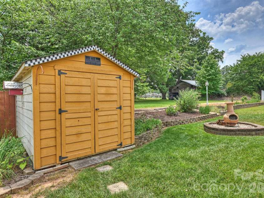 315 Wendover Drive, Locust, NC 28097.  MLS# CAR4391578, YatesRealty ID 30941. 